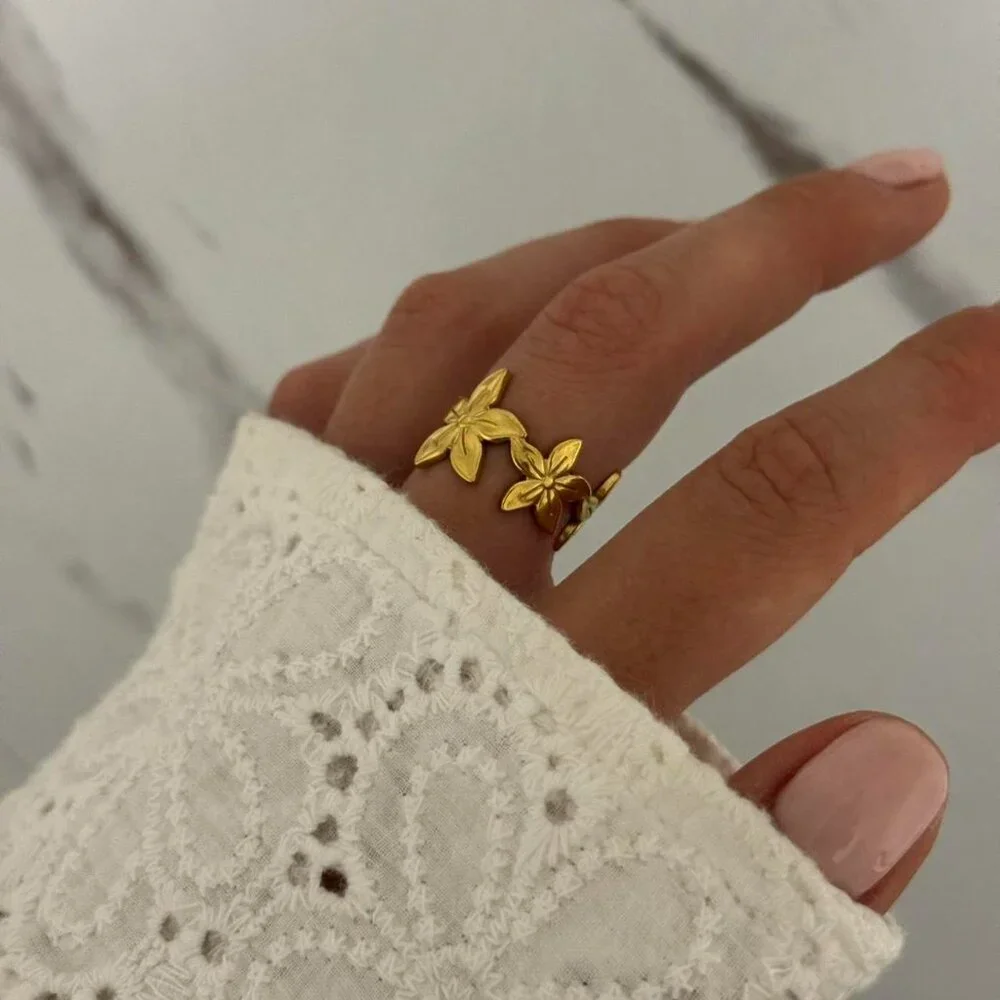 Sku0557 Retro Gold Floral Women Signet Fashion Ring‎ Stainless steel + gift bag